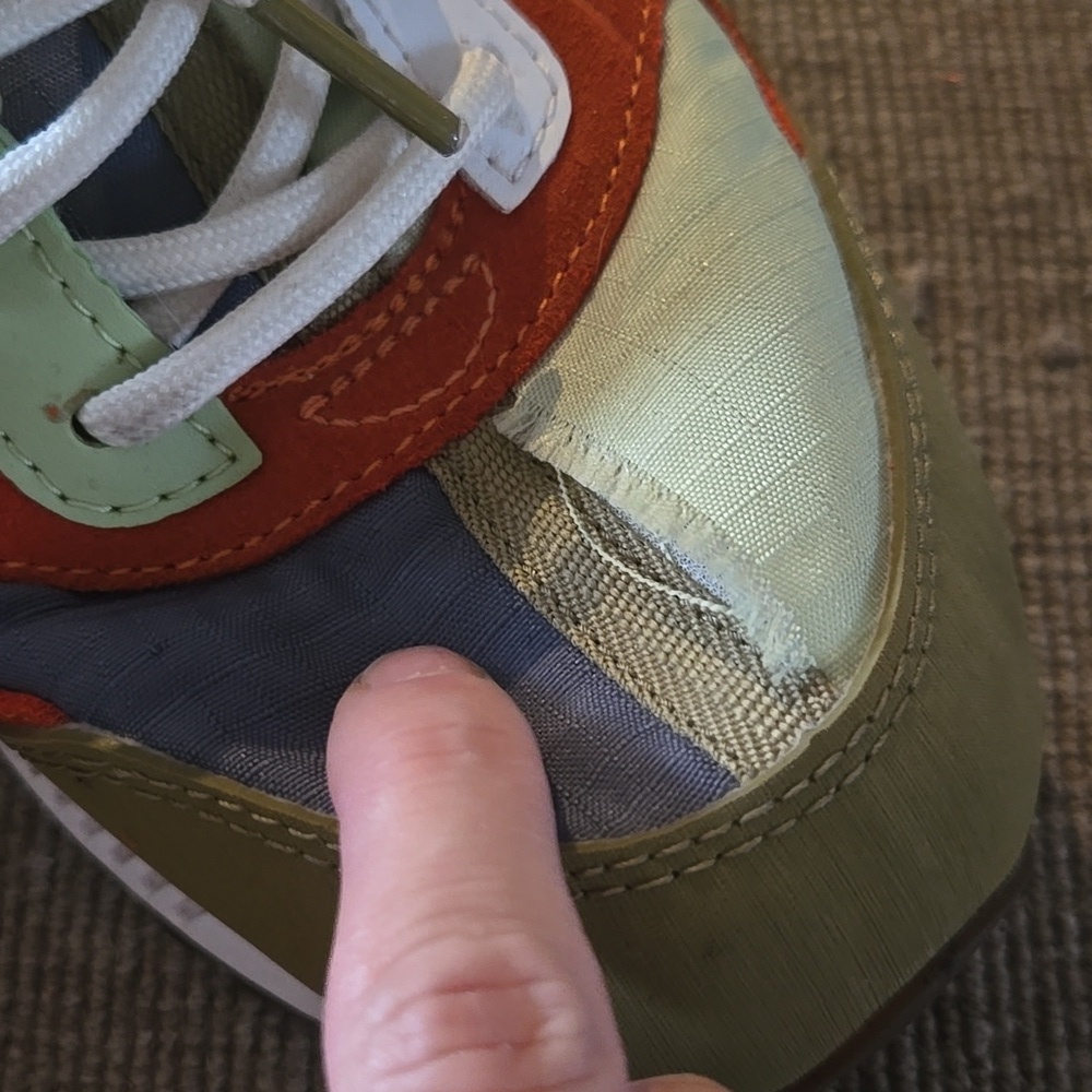 Saucony Shadow 5000 Sneakers in Red, Green, and Blue, Mens 9.5, Unisex, Damaged - Picture 4 of 8